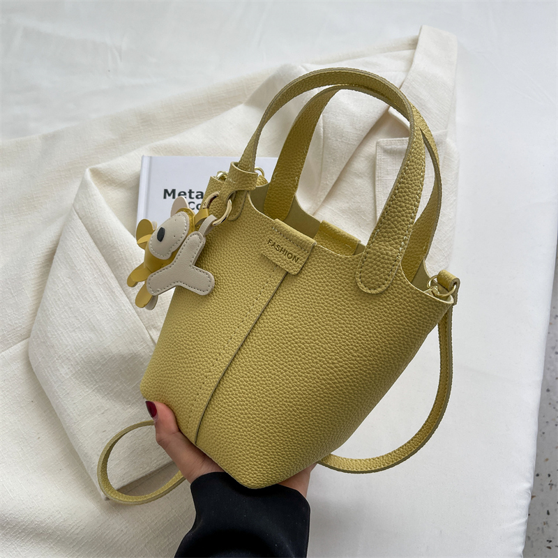 2025 Women's Versatile Fashion Bucket Bag - High-Quality Crossbody Handbag for Spring and Summer Style 2025 Women's Versatile Fashion Bucket Bag - High-Quality Crossbody Handbag for Spring and Summer Style