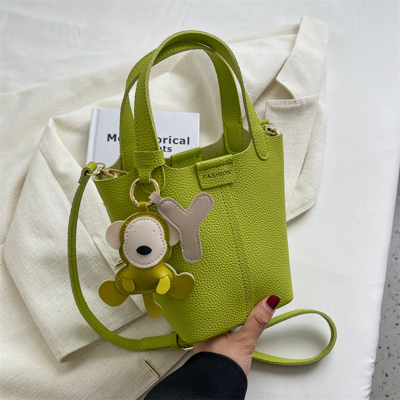 2025 Women's Versatile Fashion Bucket Bag - High-Quality Crossbody Handbag for Spring and Summer Style 2025 Women's Versatile Fashion Bucket Bag - High-Quality Crossbody Handbag for Spring and Summer Style