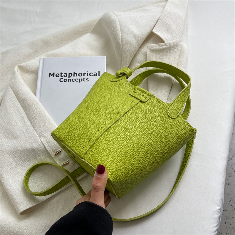 2025 Women's Versatile Fashion Bucket Bag - High-Quality Crossbody Handbag for Spring and Summer Style 2025 Women's Versatile Fashion Bucket Bag - High-Quality Crossbody Handbag for Spring and Summer Style