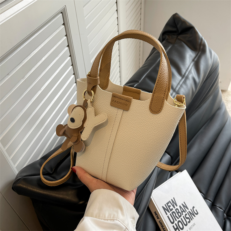2025 Women's Versatile Fashion Bucket Bag - High-Quality Crossbody Handbag for Spring and Summer Style 2025 Women's Versatile Fashion Bucket Bag - High-Quality Crossbody Handbag for Spring and Summer Style