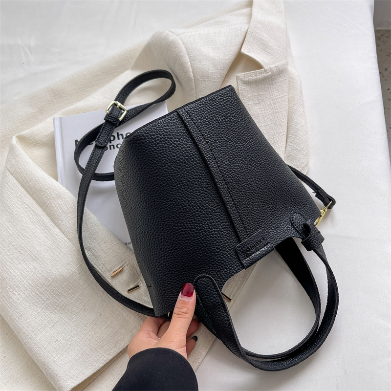 2025 Women's Versatile Fashion Bucket Bag - High-Quality Crossbody Handbag for Spring and Summer Style 2025 Women's Versatile Fashion Bucket Bag - High-Quality Crossbody Handbag for Spring and Summer Style