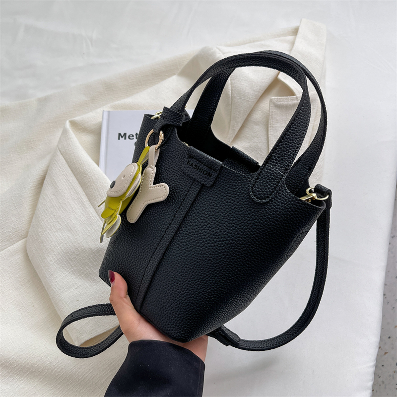 2025 Women's Versatile Fashion Bucket Bag - High-Quality Crossbody Handbag for Spring and Summer Style 2025 Women's Versatile Fashion Bucket Bag - High-Quality Crossbody Handbag for Spring and Summer Style
