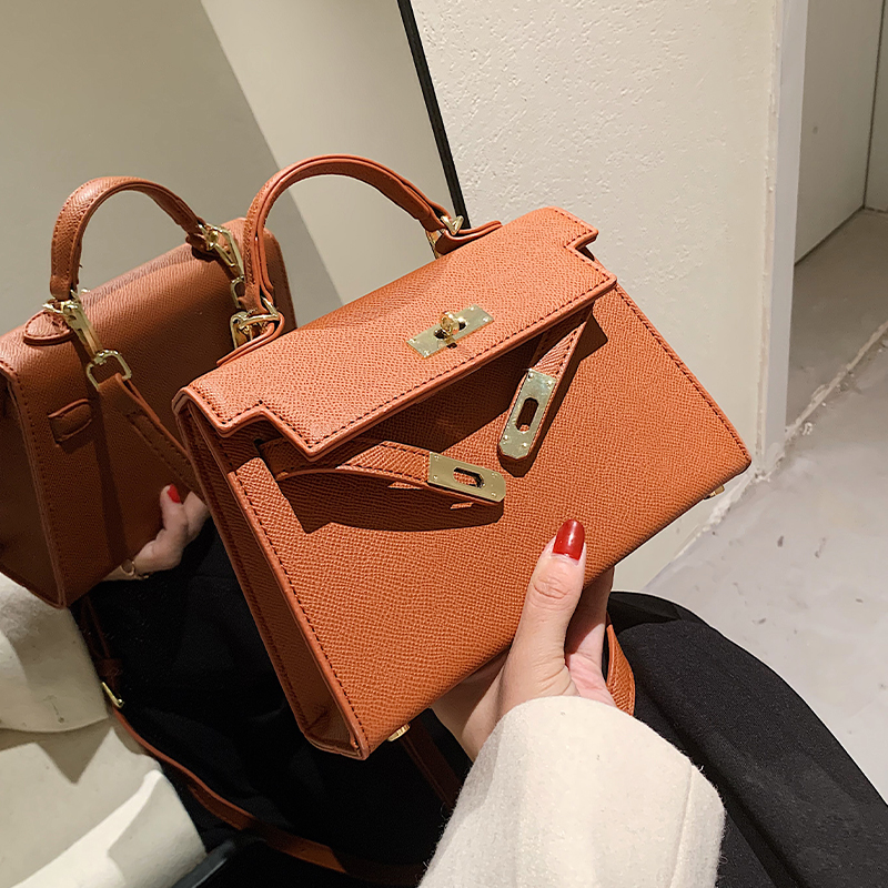 2060 High-End Women's Commuting Handbag - Versatile Spring/Summer 2025 Shoulder Crossbody Bag for Work & Everyday Use 2060 High-End Women's Commuting Handbag - Versatile Spring/Summer 2025 Shoulder Crossbody Bag for Work & Everyday Use