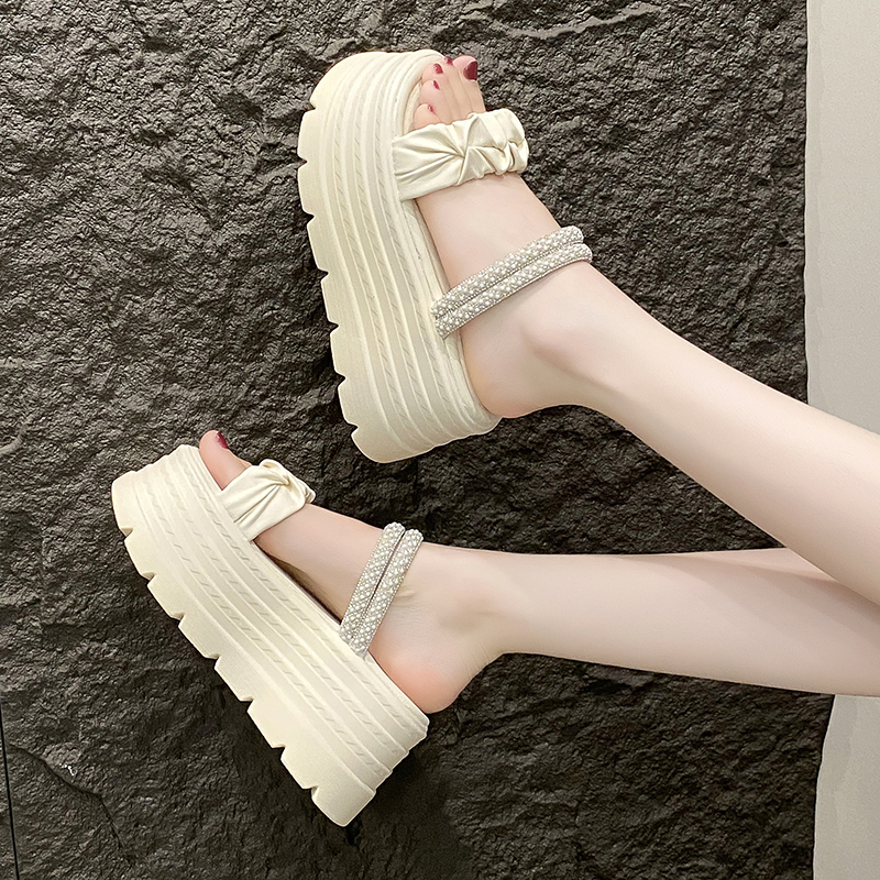 8cm Thick-Soled Women’s Sandals - Lightweight Height-Increasing Beach Shoes for Summer 2025, Perfect for Outdoor Wear and Skirts 8cm Thick-Soled Women’s Sandals - Lightweight Height-Increasing Beach Shoes for Summer 2025, Perfect for Outdoor Wear and Skirts