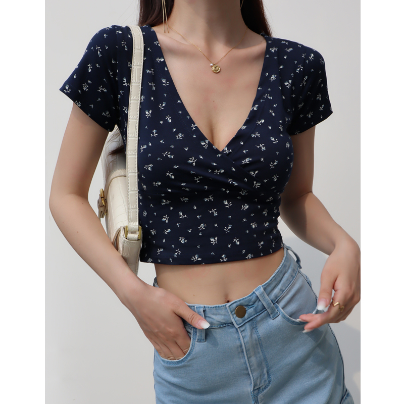 90s American Retro Floral Cross V-Neck Tight Fitted High-Waisted Cropped Short Sleeve T-Shirt for Women - Summer Style 90s American Retro Floral Cross V-Neck Tight Fitted High-Waisted Cropped Short Sleeve T-Shirt for Women - Summer Style