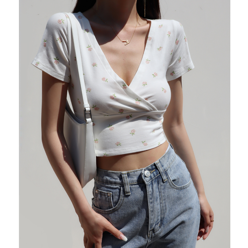 90s American Retro Floral Cross V-Neck Tight Fitted High-Waisted Cropped Short Sleeve T-Shirt for Women - Summer Style 90s American Retro Floral Cross V-Neck Tight Fitted High-Waisted Cropped Short Sleeve T-Shirt for Women - Summer Style