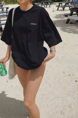 90s Inspired Oversized Black Short-Sleeve T-Shirt for Women with Retro Slogan Letter Logo and Spicy Girl Design