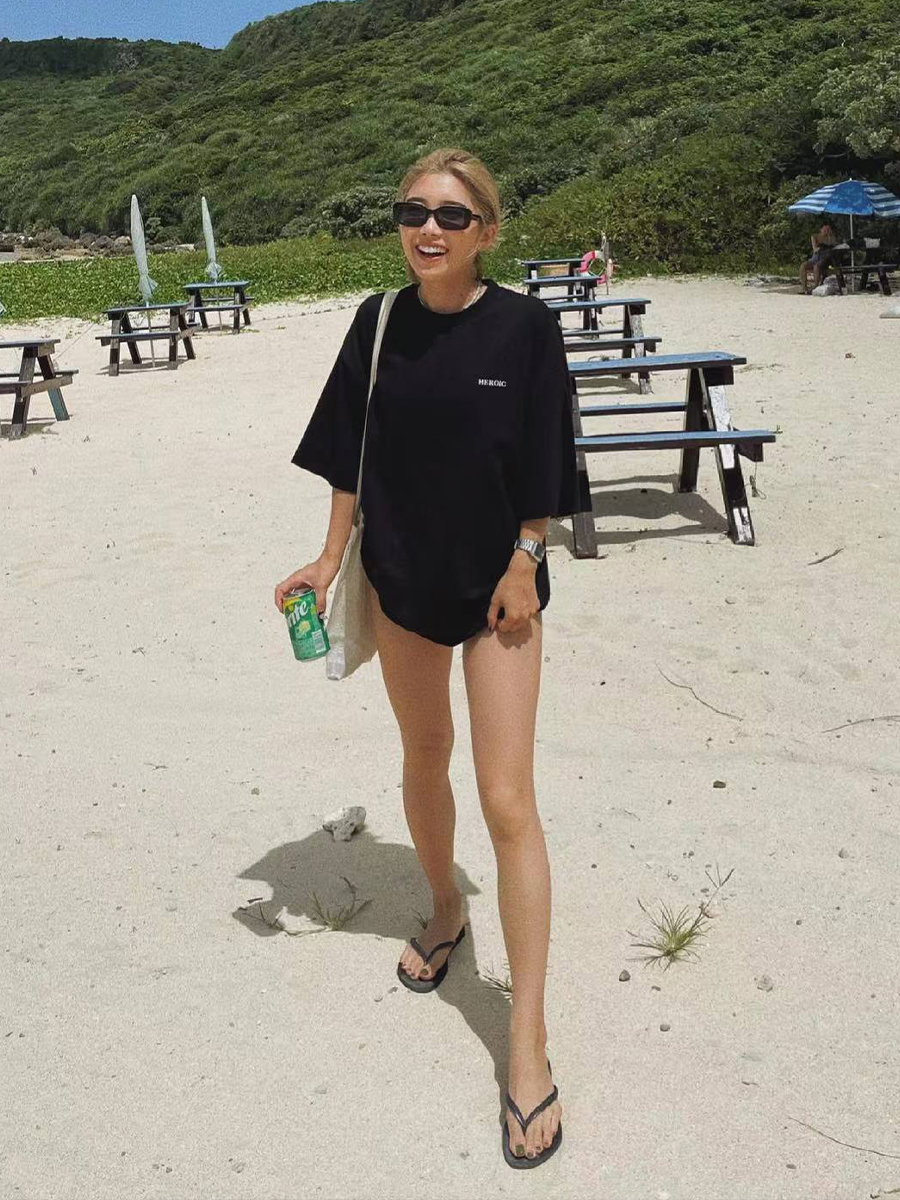 90s Inspired Oversized Black Short-Sleeve T-Shirt for Women with Retro Slogan Letter Logo and Spicy Girl Design 90s Inspired Oversized Black Short-Sleeve T-Shirt for Women with Retro Slogan Letter Logo and Spicy Girl Design