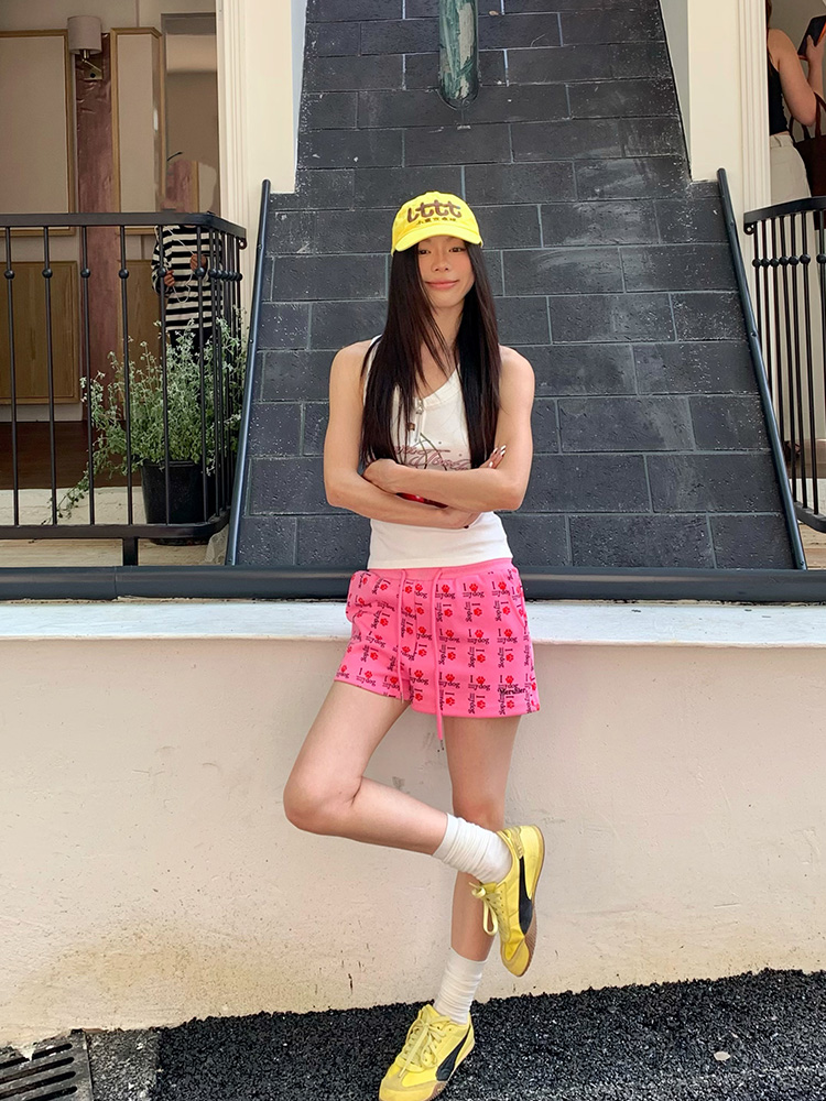 American Retro Dog Paw Print Low-Waist Three-Point Shorts for Summer – Unisex Loose Fit Casual Elastic Waist Pants American Retro Dog Paw Print Low-Waist Three-Point Shorts for Summer – Unisex Loose Fit Casual Elastic Waist Pants