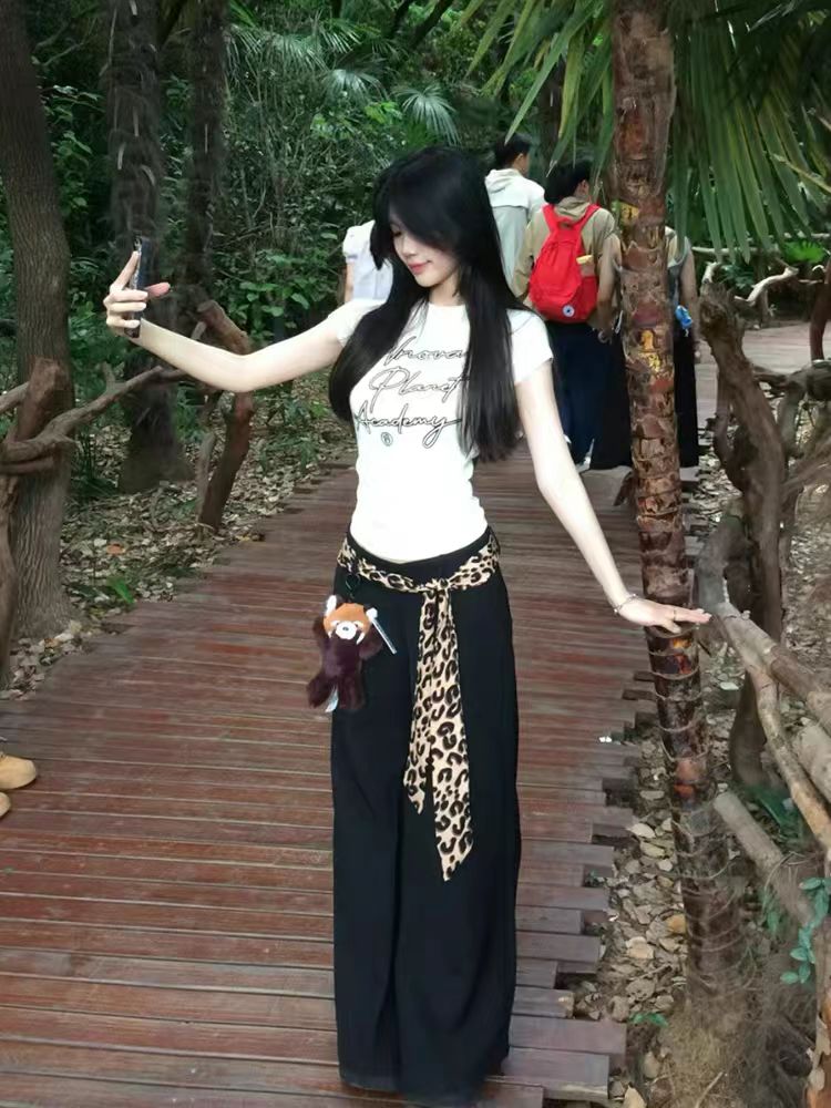 American Retro Dot Letter White Short Sleeve Cropped T-Shirt for Women, Slim Fit Waist-Cinching Summer Top, Flattering Y2K Style American Retro Dot Letter White Short Sleeve Cropped T-Shirt for Women, Slim Fit Waist-Cinching Summer Top, Flattering Y2K Style