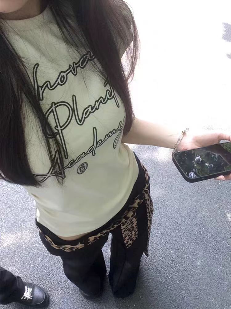 American Retro Dot Letter White Short Sleeve Cropped T-Shirt for Women, Slim Fit Waist-Cinching Summer Top, Flattering Y2K Style American Retro Dot Letter White Short Sleeve Cropped T-Shirt for Women, Slim Fit Waist-Cinching Summer Top, Flattering Y2K Style