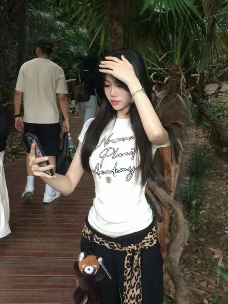 American Retro Dot Letter White Short Sleeve Cropped T-Shirt for Women, Slim Fit Waist-Cinching Summer Top, Flattering Y2K Style American Retro Dot Letter White Short Sleeve Cropped T-Shirt for Women, Slim Fit Waist-Cinching Summer Top, Flattering Y2K Style