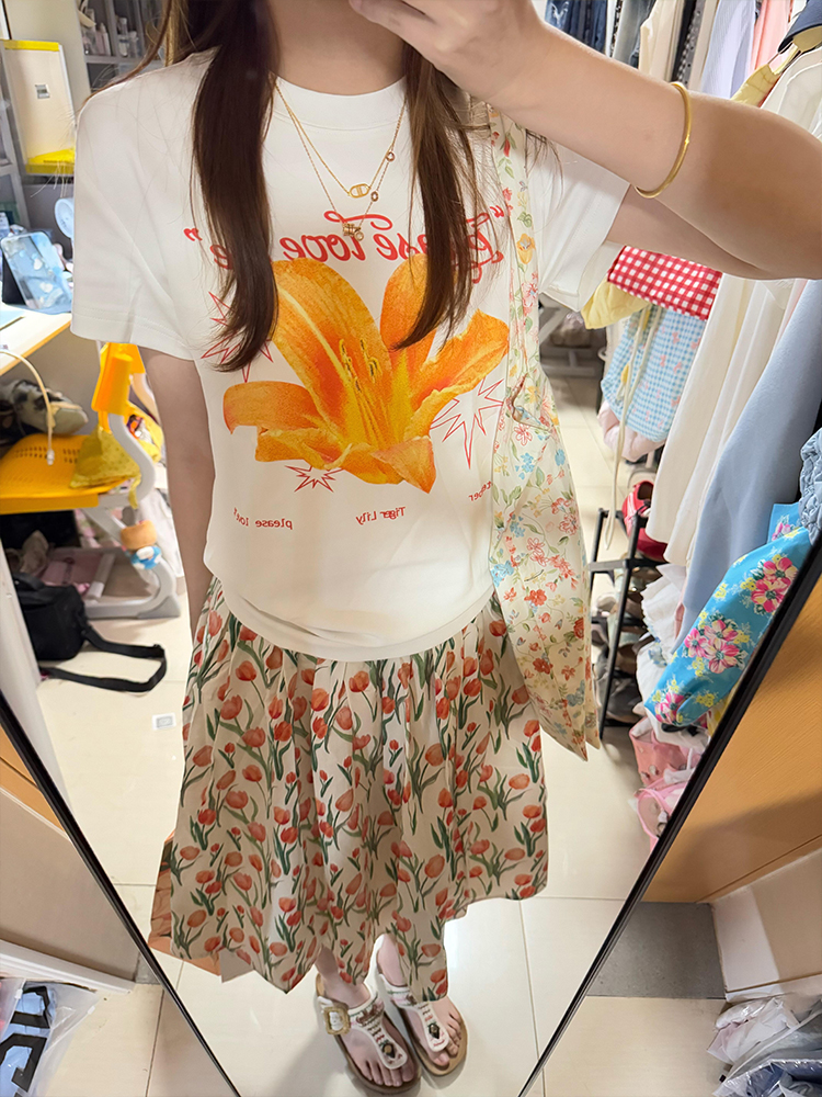 American Retro Floral Lily Print Short Sleeve T-Shirt for Women - Summer Casual Slim Fit, Versatile Y2K Style American Retro Floral Lily Print Short Sleeve T-Shirt for Women - Summer Casual Slim Fit, Versatile Y2K Style