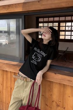 American Retro Hello Kitty Cartoon Printed Short-Sleeve T-Shirt for Women - Slim Fit Summer Style, Flattering Niche Design