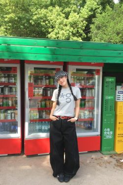 American Retro Letter Print Round Neck Short Sleeve T-Shirt for Women - Summer Slim Fit Waist-Cinching Trendy Top