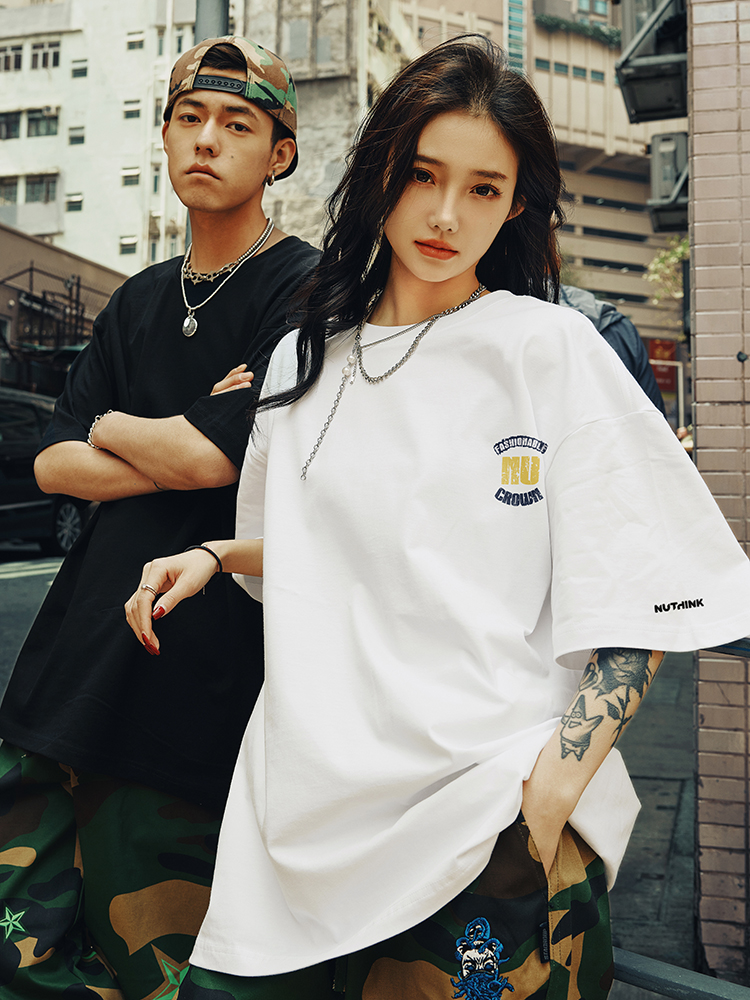 American Retro Letter Short-Sleeve T-Shirt for Men and Women - Casual Sports Tee, Trendy Summer Style 2025 American Retro Letter Short-Sleeve T-Shirt for Men and Women - Casual Sports Tee, Trendy Summer Style 2025