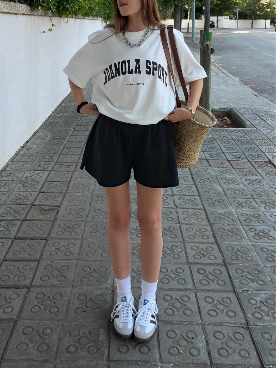 American Retro Minimalist Oversized Short Sleeve T-Shirt for Women - High-End Round Neck Summer Trendy Hot Girl Top American Retro Minimalist Oversized Short Sleeve T-Shirt for Women - High-End Round Neck Summer Trendy Hot Girl Top