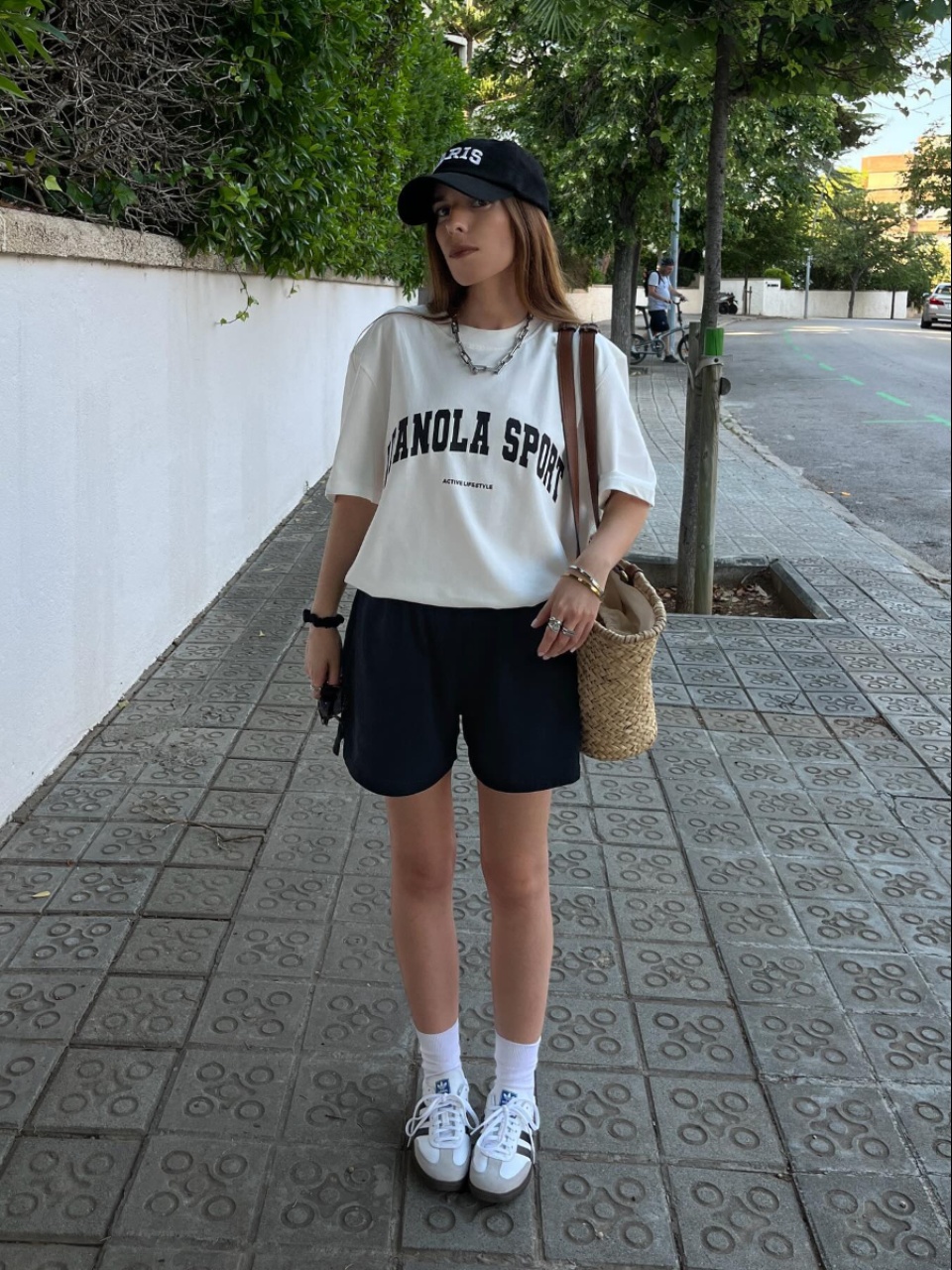 American Retro Minimalist Oversized Short Sleeve T-Shirt for Women - High-End Round Neck Summer Trendy Hot Girl Top American Retro Minimalist Oversized Short Sleeve T-Shirt for Women - High-End Round Neck Summer Trendy Hot Girl Top