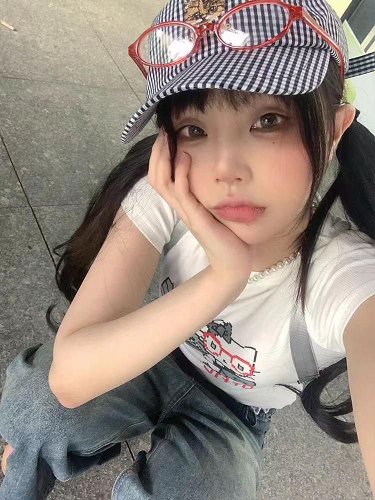 American Retro Parody Hello Kitty Shoulder-Baring Short Sleeve Women's Top - Slim Fit Stylish Summer Shirt 2025 American Retro Parody Hello Kitty Shoulder-Baring Short Sleeve Women's Top - Slim Fit Stylish Summer Shirt 2025