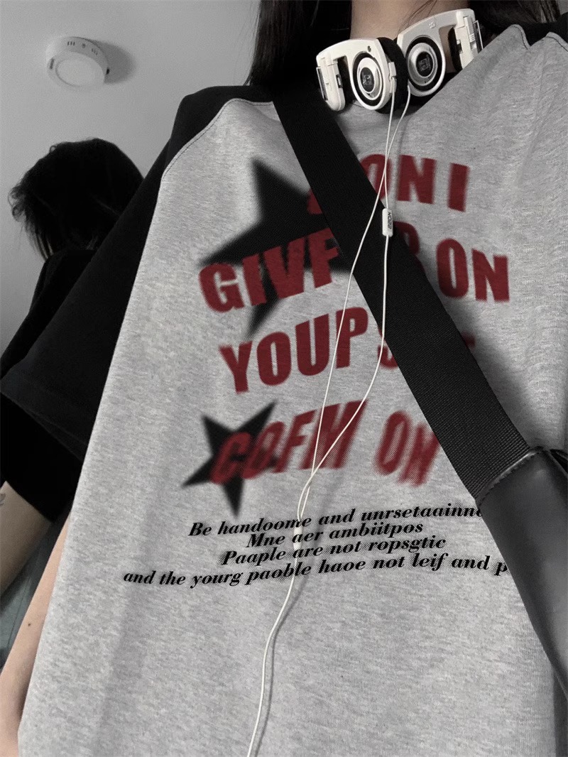 American Retro Patchwork Raglan Short Sleeve T-Shirt for Men and Women, Plus Size, Loose Fit, Trendy Hong Kong Style Couple Top American Retro Patchwork Raglan Short Sleeve T-Shirt for Men and Women, Plus Size, Loose Fit, Trendy Hong Kong Style Couple Top