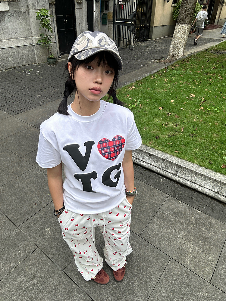 American Retro Plaid Heart Print Short Sleeve T-Shirt for Men and Women, Loose Casual Fit, Trendy Versatile Y2K Style Top American Retro Plaid Heart Print Short Sleeve T-Shirt for Men and Women, Loose Casual Fit, Trendy Versatile Y2K Style Top