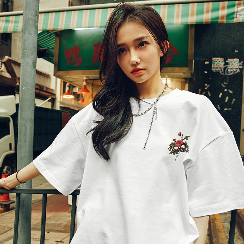 American Retro Rose Couple T-Shirt for Men - Trendy Loose Fit Short Sleeve Top, Y2K Style Fashion for Couples American Retro Rose Couple T-Shirt for Men - Trendy Loose Fit Short Sleeve Top, Y2K Style Fashion for Couples