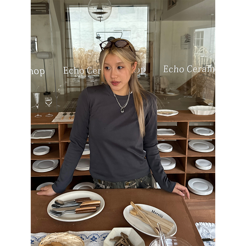 American Retro Short Sleeve T-Shirt for Women – Pure Color Round Neck Summer Top, Trendy Versatile Style, 90s Inspired Fashion American Retro Short Sleeve T-Shirt for Women – Pure Color Round Neck Summer Top, Trendy Versatile Style, 90s Inspired Fashion