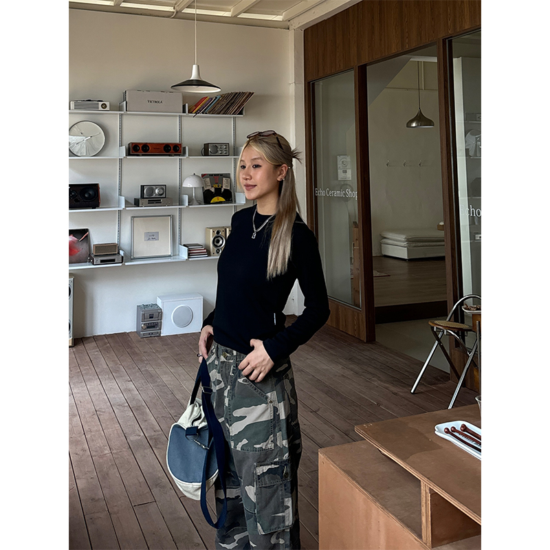 American Retro Short Sleeve T-Shirt for Women – Pure Color Round Neck Summer Top, Trendy Versatile Style, 90s Inspired Fashion American Retro Short Sleeve T-Shirt for Women – Pure Color Round Neck Summer Top, Trendy Versatile Style, 90s Inspired Fashion