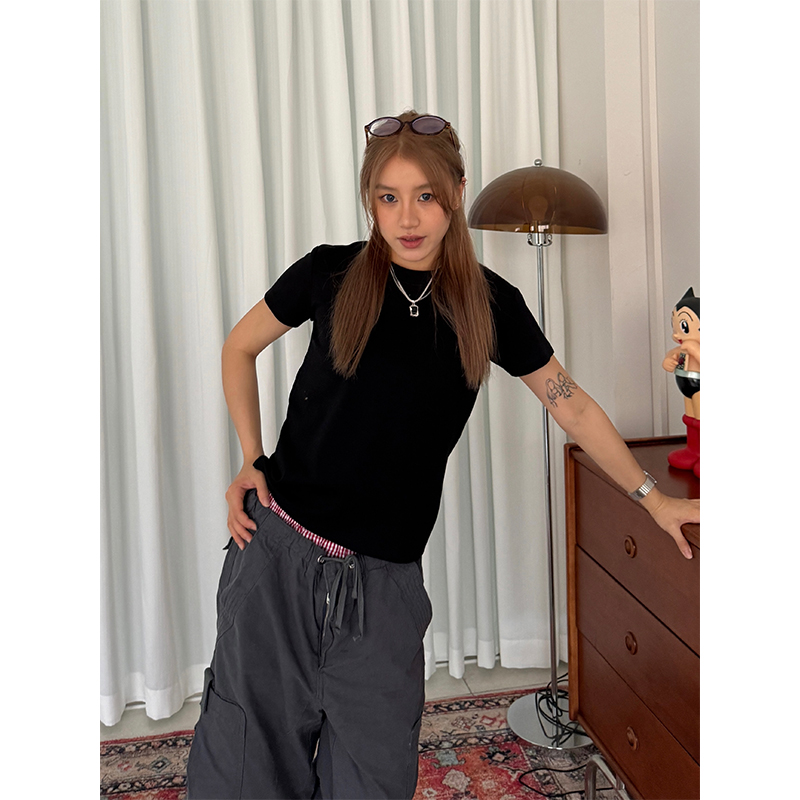 American Retro Short Sleeve T-Shirt for Women – Pure Color Round Neck Summer Top, Trendy Versatile Style, 90s Inspired Fashion American Retro Short Sleeve T-Shirt for Women – Pure Color Round Neck Summer Top, Trendy Versatile Style, 90s Inspired Fashion