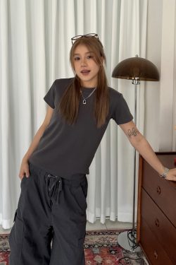 American Retro Short Sleeve T-Shirt for Women – Pure Color Round Neck Summer Top, Trendy Versatile Style, 90s Inspired Fashion