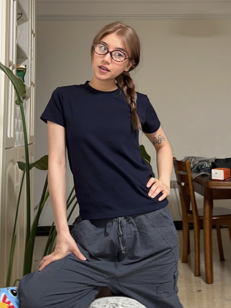 American Retro Short Sleeve T-Shirt for Women – Pure Color Round Neck Summer Top, Trendy Versatile Style, 90s Inspired Fashion American Retro Short Sleeve T-Shirt for Women – Pure Color Round Neck Summer Top, Trendy Versatile Style, 90s Inspired Fashion