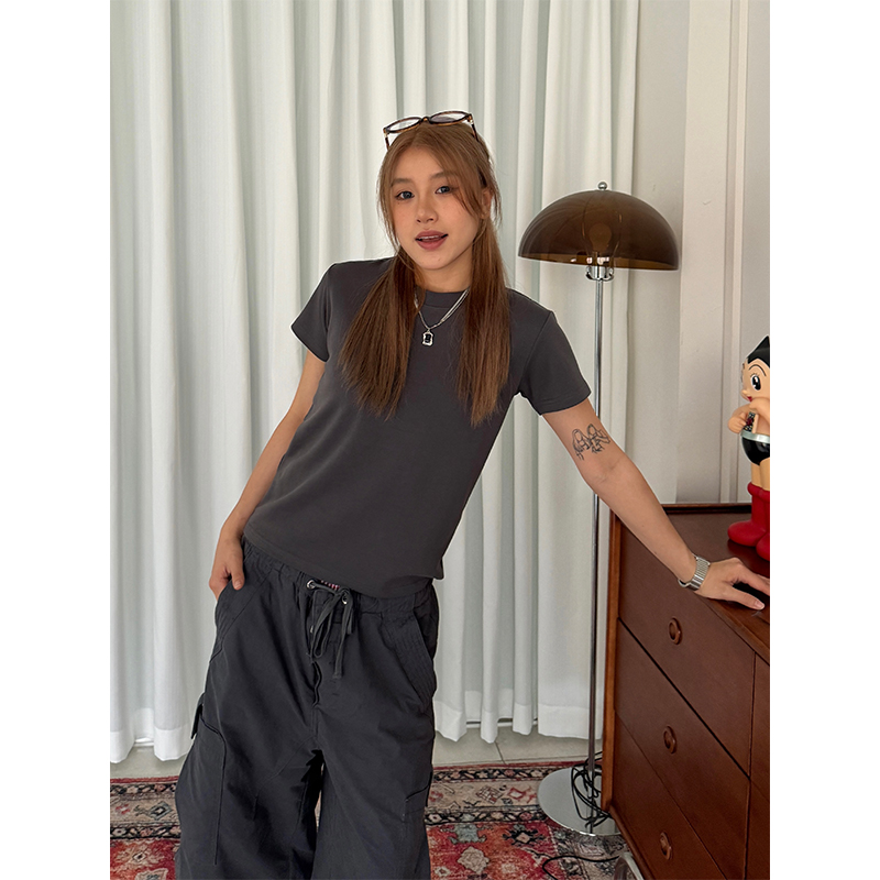 American Retro Short Sleeve T-Shirt for Women – Pure Color Round Neck Summer Top, Trendy Versatile Style, 90s Inspired Fashion American Retro Short Sleeve T-Shirt for Women – Pure Color Round Neck Summer Top, Trendy Versatile Style, 90s Inspired Fashion