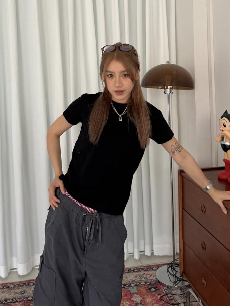 American Retro Short Sleeve T-Shirt for Women – Pure Color Round Neck Summer Top, Trendy Versatile Style, 90s Inspired Fashion American Retro Short Sleeve T-Shirt for Women – Pure Color Round Neck Summer Top, Trendy Versatile Style, 90s Inspired Fashion