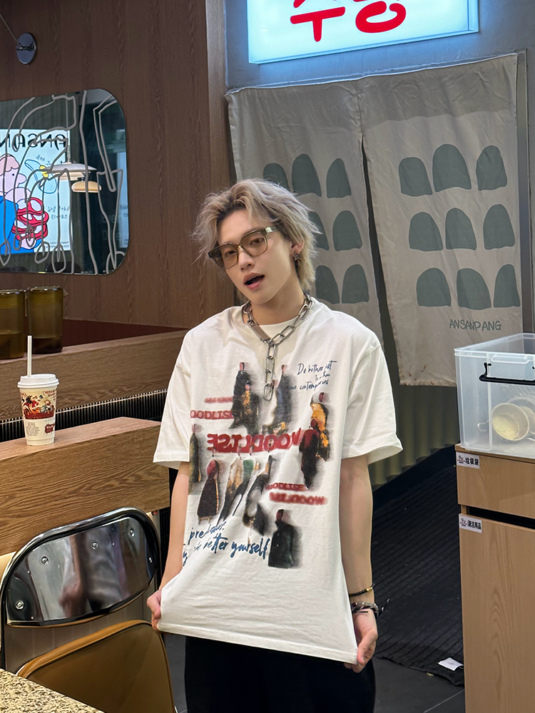 American Retro Streetwear Illusion Portrait Print Short Sleeve T-Shirt for Couples - Loose Fit, 90s Inspired Style American Retro Streetwear Illusion Portrait Print Short Sleeve T-Shirt for Couples - Loose Fit, 90s Inspired Style