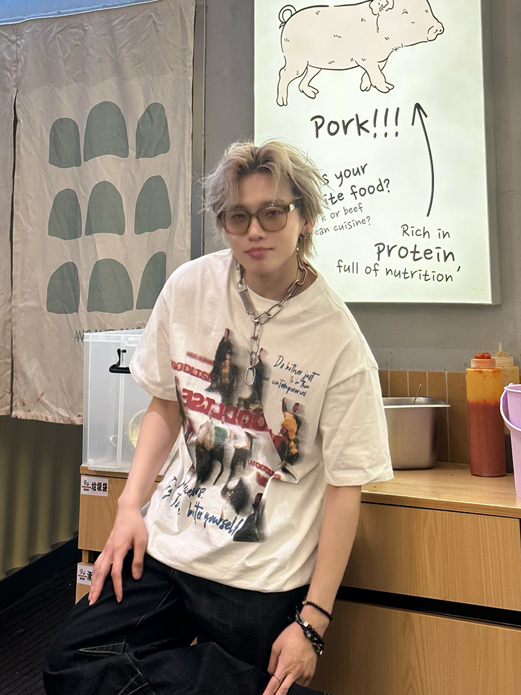 American Retro Streetwear Illusion Portrait Print Short Sleeve T-Shirt for Couples - Loose Fit, 90s Inspired Style American Retro Streetwear Illusion Portrait Print Short Sleeve T-Shirt for Couples - Loose Fit, 90s Inspired Style