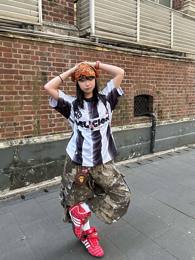 American Retro Striped Color-Blocking V-Neck Short Sleeve Jersey T-Shirt for Men and Women - Breathable Summer Sports Base Layer American Retro Striped Color-Blocking V-Neck Short Sleeve Jersey T-Shirt for Men and Women - Breathable Summer Sports Base Layer