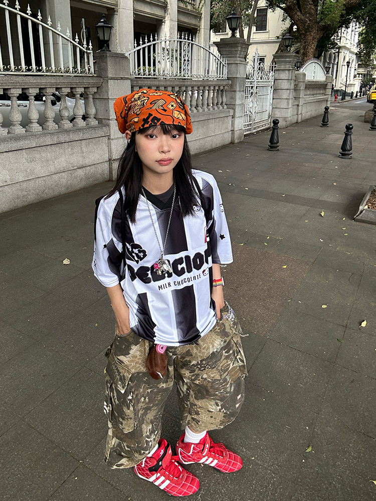 American Retro Striped Color-Blocking V-Neck Short Sleeve Jersey T-Shirt for Men and Women - Breathable Summer Sports Base Layer American Retro Striped Color-Blocking V-Neck Short Sleeve Jersey T-Shirt for Men and Women - Breathable Summer Sports Base Layer