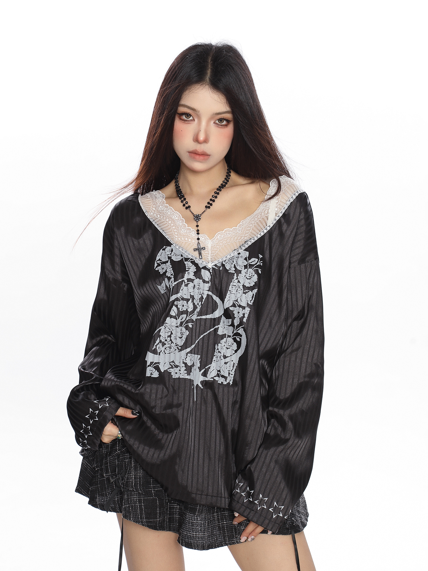 American-Style Lace Spliced V-Neck Long Sleeve T-Shirt for Women - Summer Loose Satin Top with Sun Protection Cover-Up American-Style Lace Spliced V-Neck Long Sleeve T-Shirt for Women - Summer Loose Satin Top with Sun Protection Cover-Up