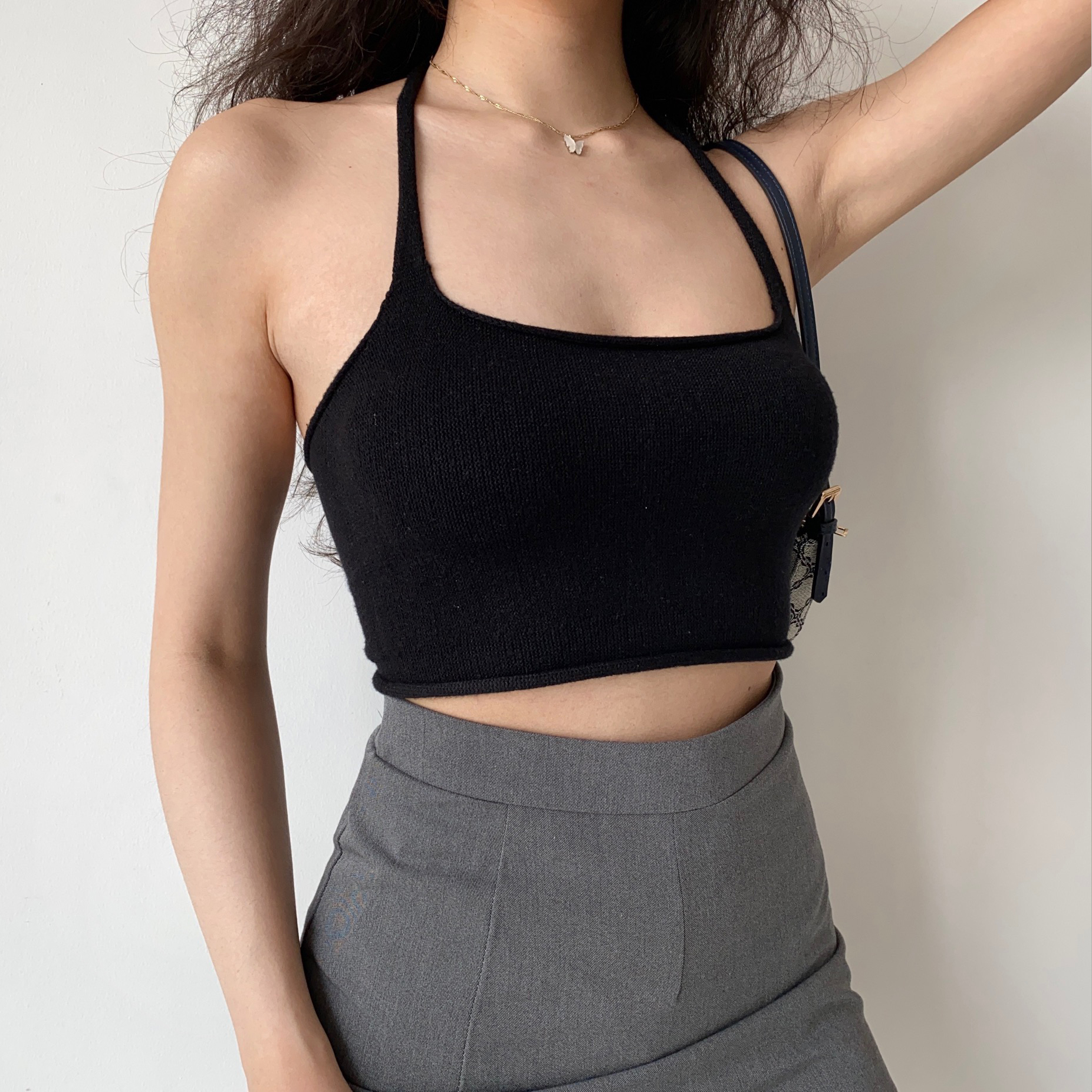 American Style Sexy Backless Strapless Halter Crop Top for Women - Slim Fit Edge Roll-Up Design, Perfect for Y2K and Trendy Looks American Style Sexy Backless Strapless Halter Crop Top for Women - Slim Fit Edge Roll-Up Design, Perfect for Y2K and Trendy Looks