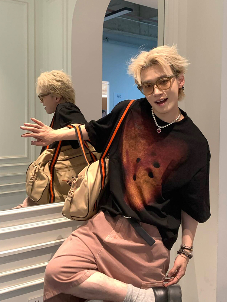 American Vintage Blurry Abstract Print Short Sleeve T-Shirt for Men and Women, Summer Loose Fit, 90s Inspired Versatile Top American Vintage Blurry Abstract Print Short Sleeve T-Shirt for Men and Women, Summer Loose Fit, 90s Inspired Versatile Top