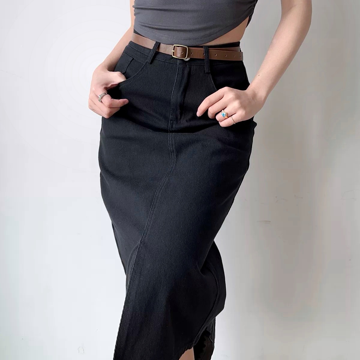 American Vintage High-Waisted Split Front Slim Straight Denim Midi Skirt for Women - 90s Inspired Fashion Essential American Vintage High-Waisted Split Front Slim Straight Denim Midi Skirt for Women - 90s Inspired Fashion Essential