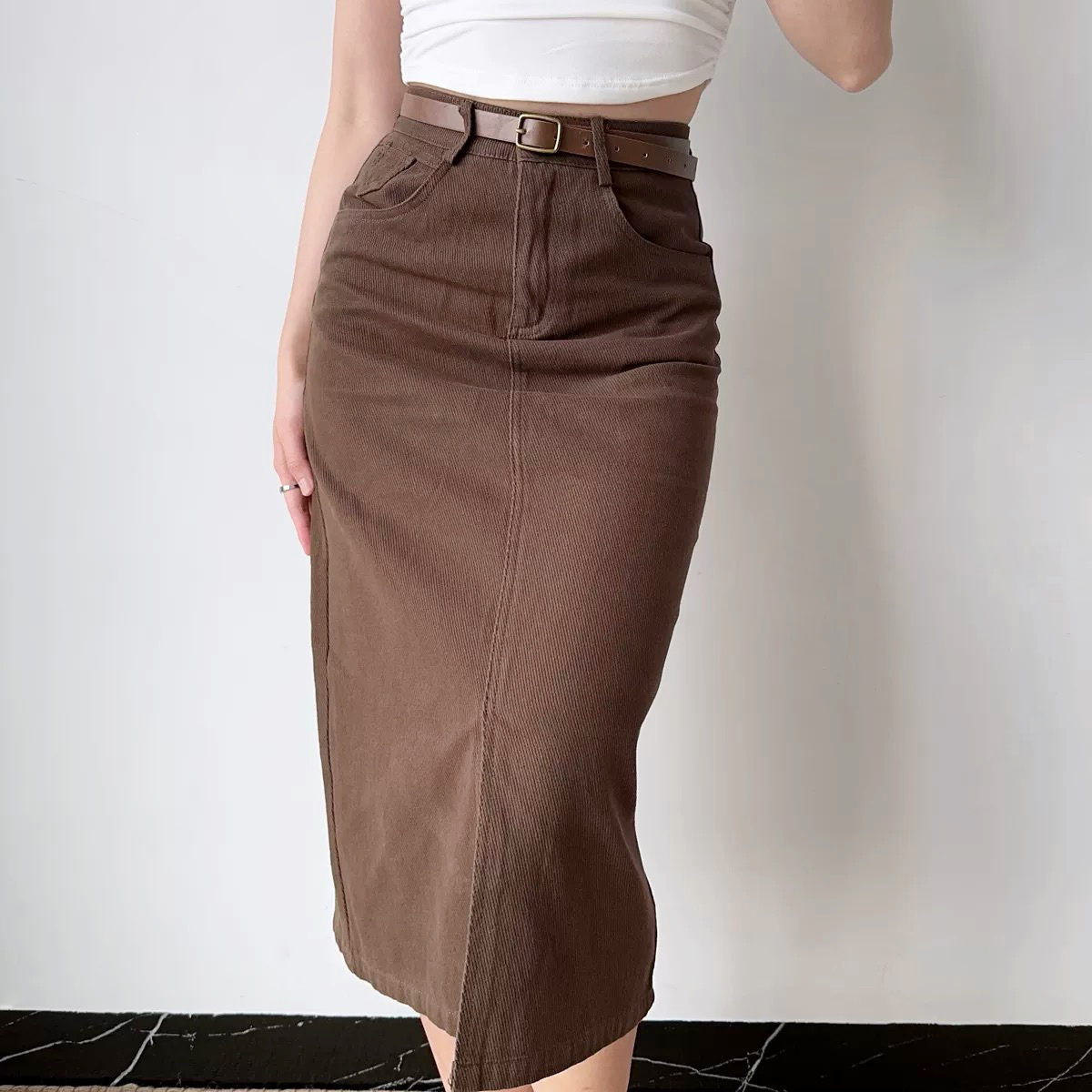 American Vintage High-Waisted Split Front Slim Straight Denim Midi Skirt for Women - 90s Inspired Fashion Essential American Vintage High-Waisted Split Front Slim Straight Denim Midi Skirt for Women - 90s Inspired Fashion Essential