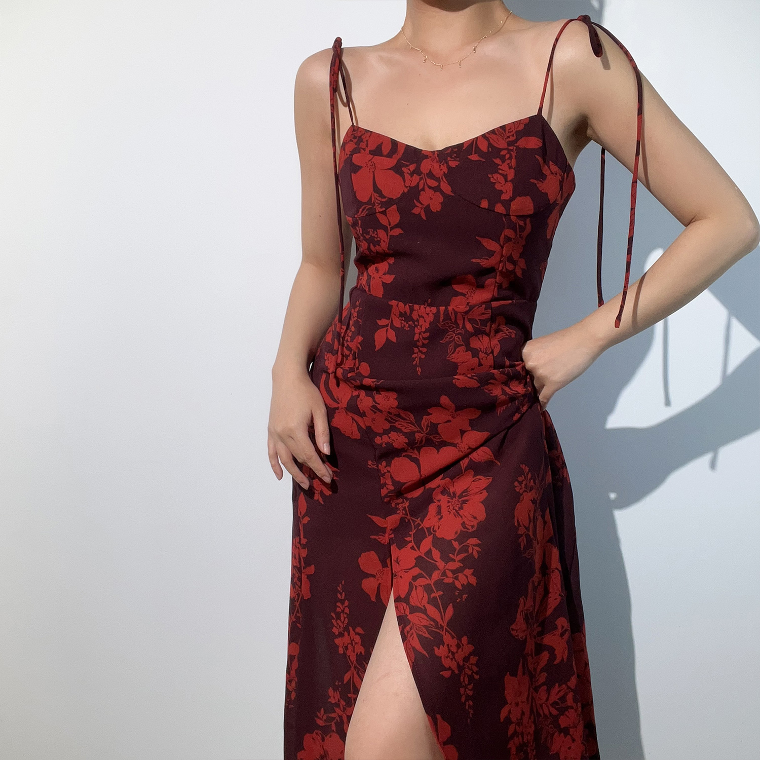 American Vintage Sexy Low-Cut Tie Floral Print Waist-Defined Side-Slit Spaghetti Strap Maxi Dress for Women - Y2K Style American Vintage Sexy Low-Cut Tie Floral Print Waist-Defined Side-Slit Spaghetti Strap Maxi Dress for Women - Y2K Style
