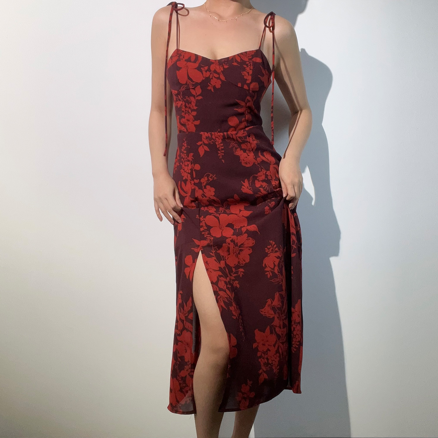 American Vintage Sexy Low-Cut Tie Floral Print Waist-Defined Side-Slit Spaghetti Strap Maxi Dress for Women - Y2K Style American Vintage Sexy Low-Cut Tie Floral Print Waist-Defined Side-Slit Spaghetti Strap Maxi Dress for Women - Y2K Style