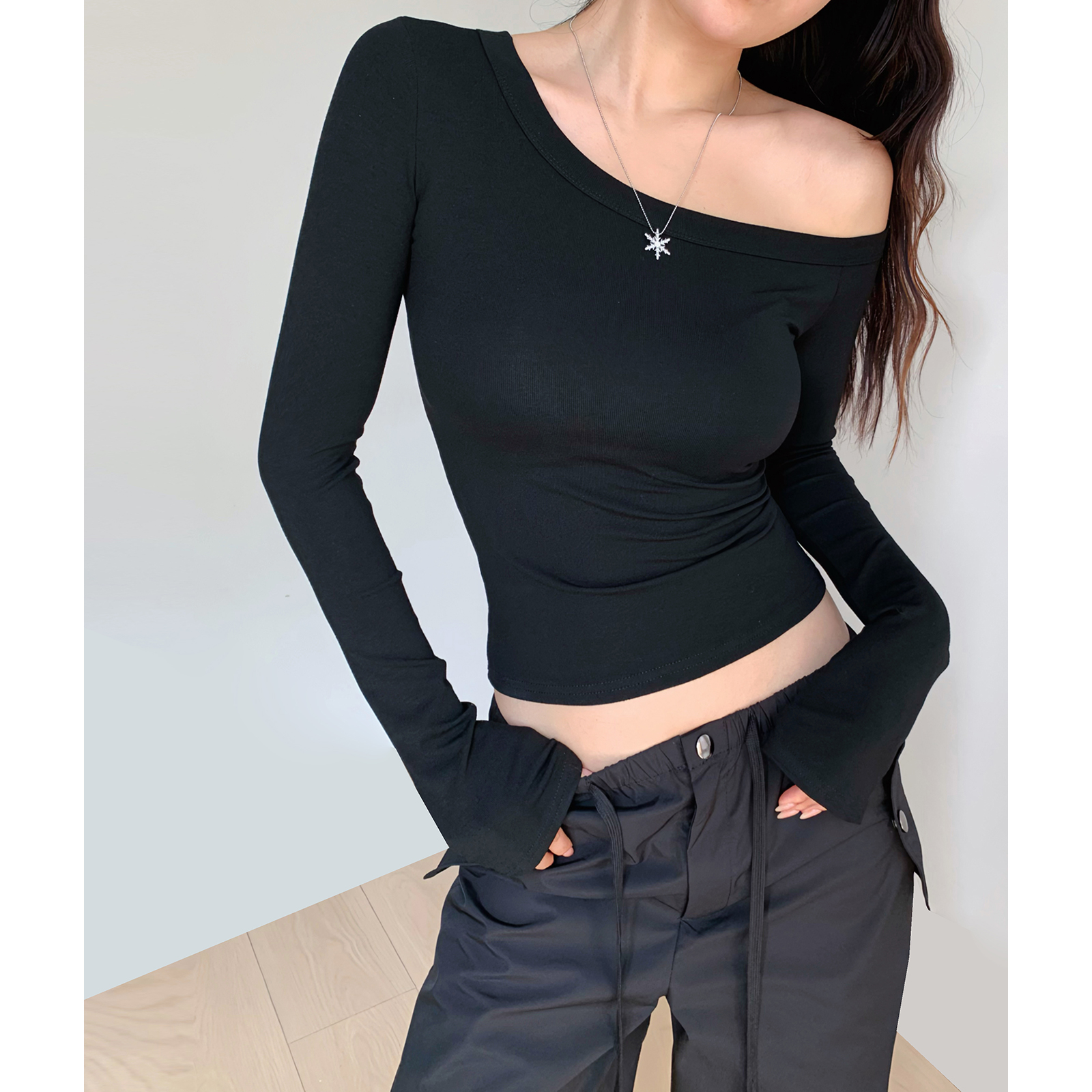 Asymmetrical Off-Shoulder Long Sleeve T-Shirt - Sexy European American Style Top for Hot Girls, Trendy Fashion Essential Asymmetrical Off-Shoulder Long Sleeve T-Shirt - Sexy European American Style Top for Hot Girls, Trendy Fashion Essential