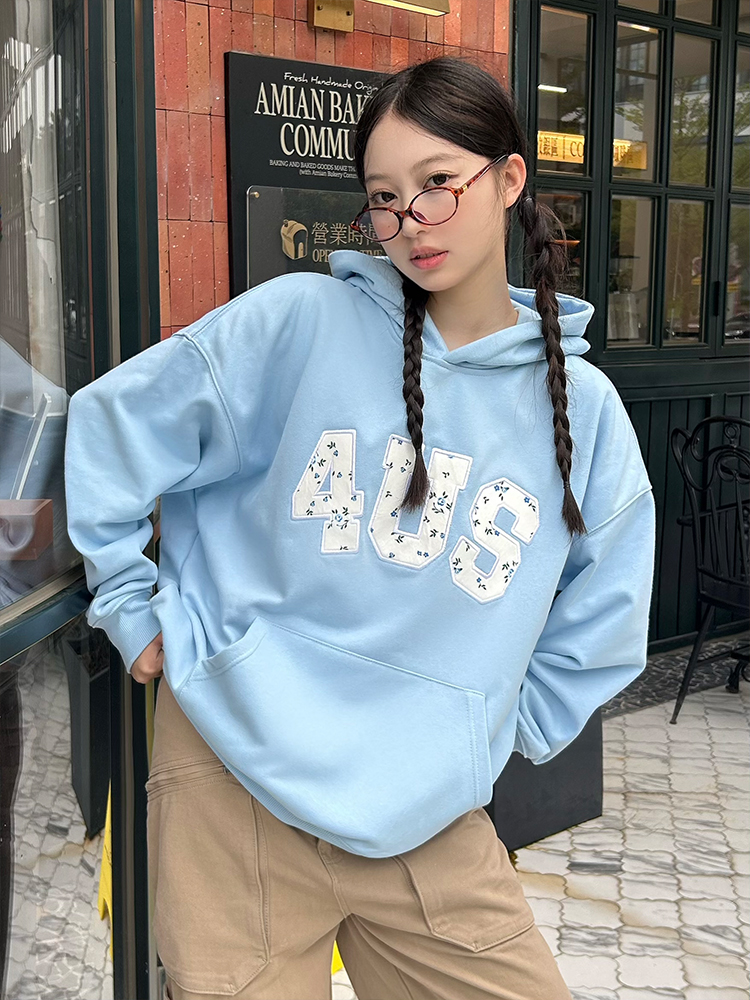 Autumn Winter Floral Embroidery Patch Hoodie for Couples - Loose Fit, National Trend, Casual Streetwear Autumn Winter Floral Embroidery Patch Hoodie for Couples - Loose Fit, National Trend, Casual Streetwear