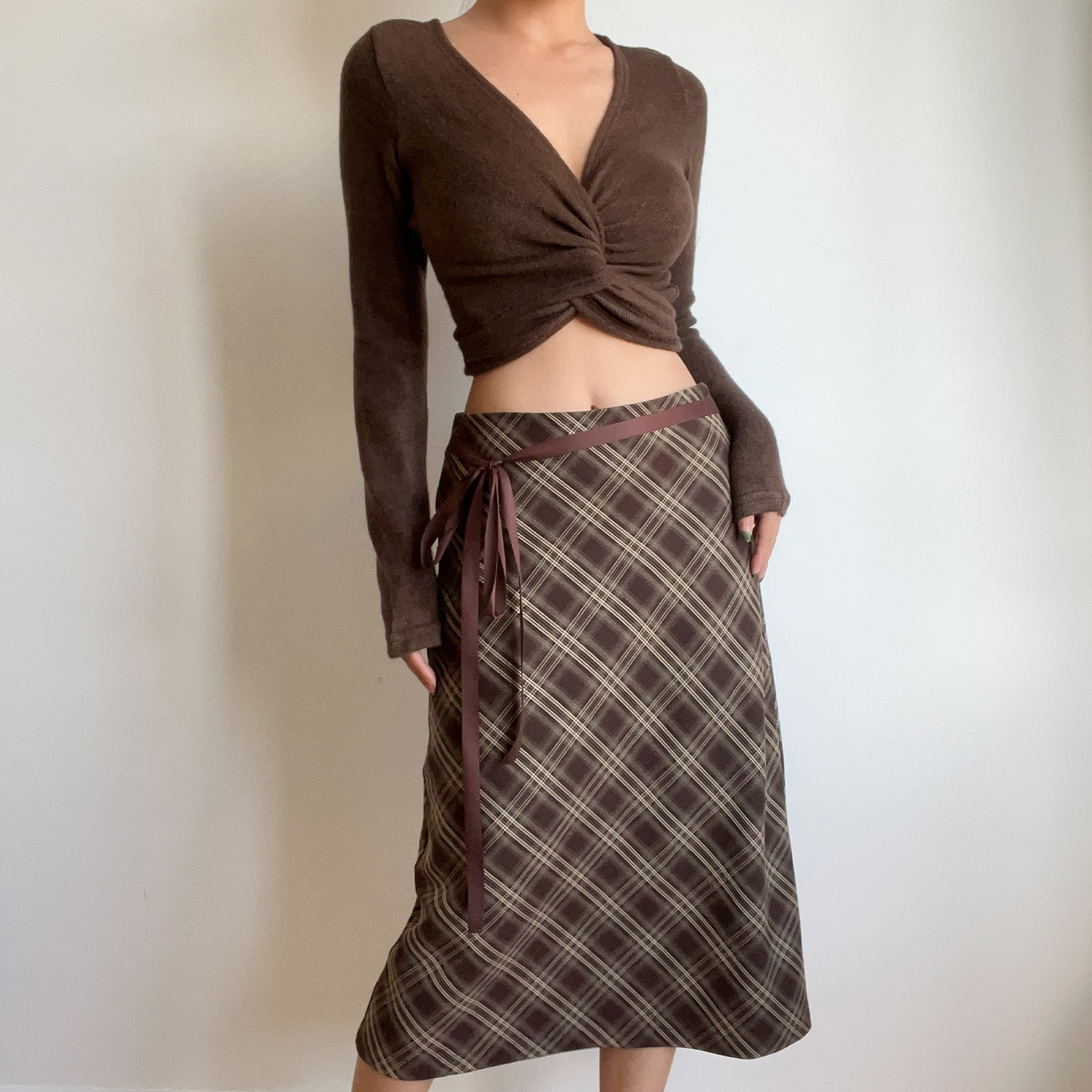 Autumn Winter Retro Plaid High Waist Brown Checkered Midi Skirt with Bow Tie - Cute Long Skirt for Y2K and Vintage Style Autumn Winter Retro Plaid High Waist Brown Checkered Midi Skirt with Bow Tie - Cute Long Skirt for Y2K and Vintage Style