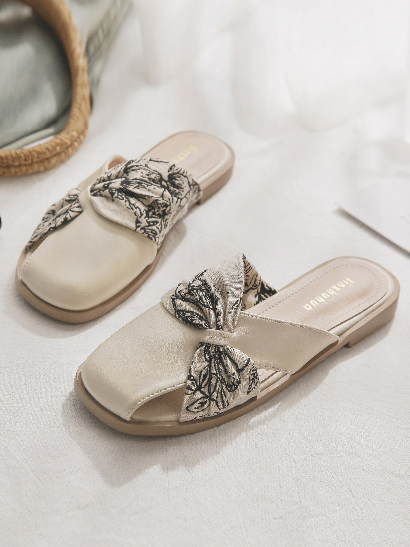 Backless Sheepskin Slip-On Flat Slippers for Women - French Style Pointed Toe Summer Footwear Backless Sheepskin Slip-On Flat Slippers for Women - French Style Pointed Toe Summer Footwear