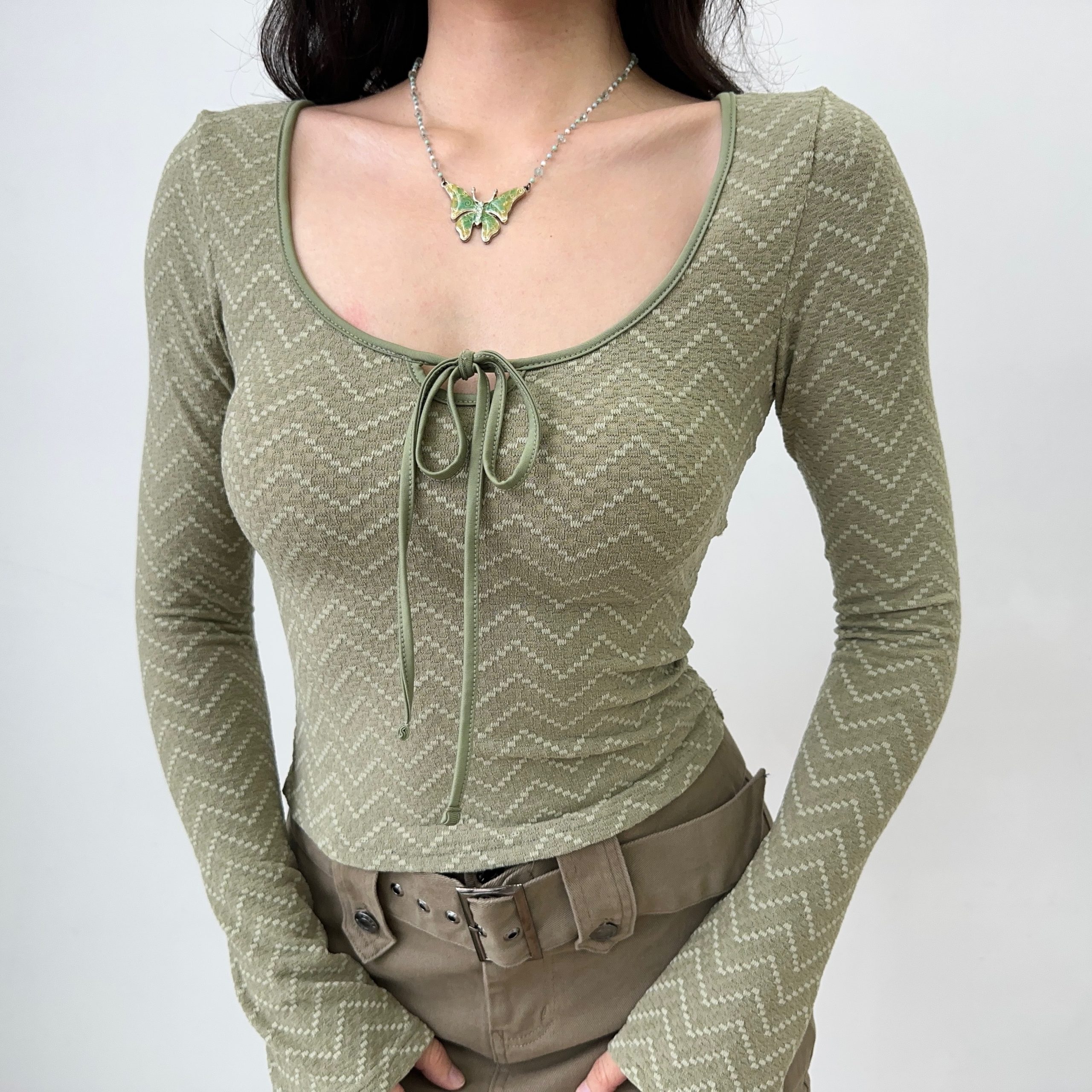 Ballet Style Bow U-Neck Long Sleeve T-Shirt for Women - Slim Fit Short Top, Perfect for Y2K and Casual Chic Looks Ballet Style Bow U-Neck Long Sleeve T-Shirt for Women - Slim Fit Short Top, Perfect for Y2K and Casual Chic Looks