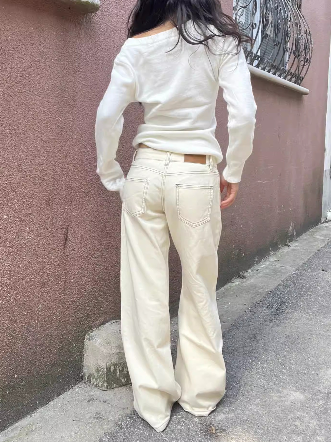 Beige Low-Waist Loose Slimming Straight Leg Pants for Petite Women - Spring 2025 Fashion Trend Beige Low-Waist Loose Slimming Straight Leg Pants for Petite Women - Spring 2025 Fashion Trend